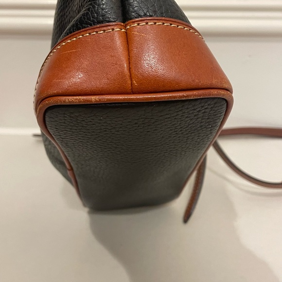 Dooney & Bourke pebbled leather crossbody purse black & brown gold hardware - Picture 9 of 15
